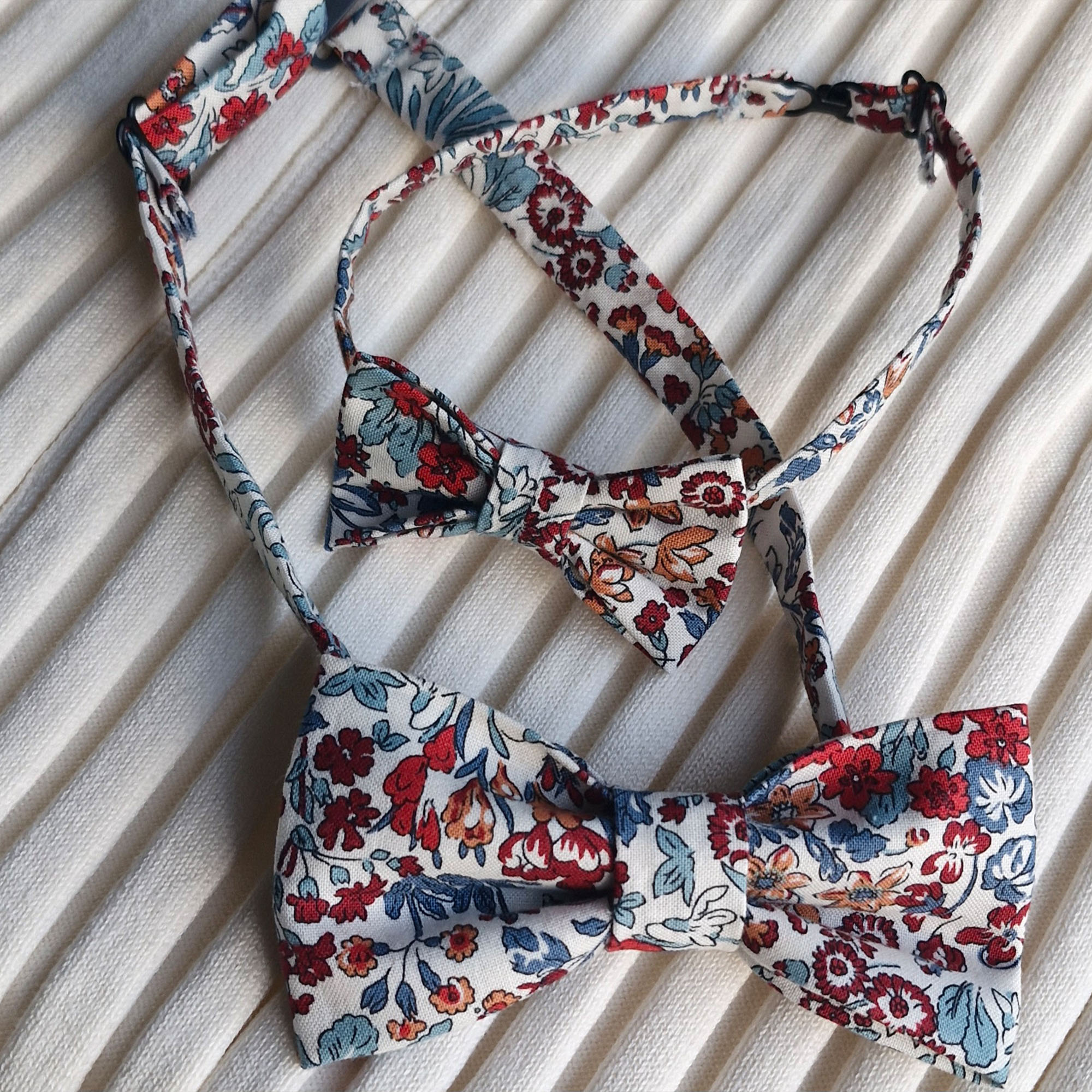 Image of a set of bowties for father and son handmade from a floral fabric
